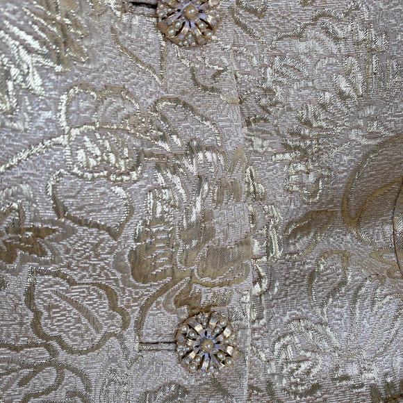 Dana Buchman gold jacket w/pearl buttons. Size 2. - Picture 2 of 5